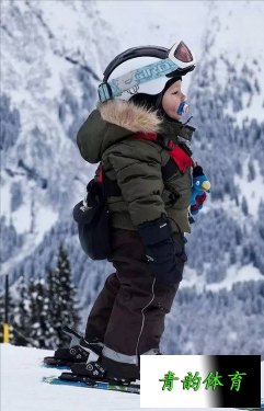 滑雪小孩多大才能滑雪，儿童多大滑雪